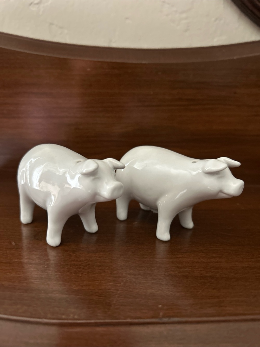 Pottery Barn White Ceramic Pig Salt &Pepper Shakers With Ears Down